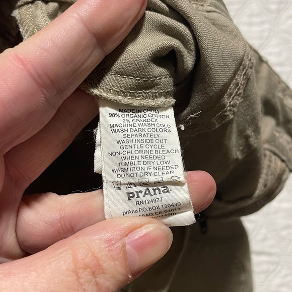 PRANA- organic cotton cargo hikers - Picture 5 of 5
